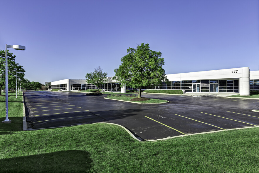 777 Oakmont Ln, Westmont, IL à louer - Photo de l’immeuble – Image 3 sur 10
