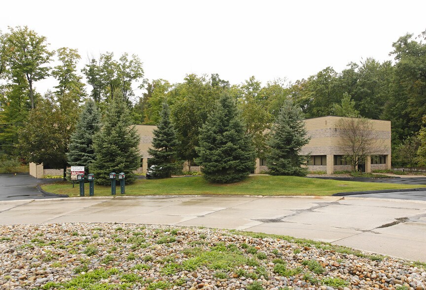 47677-47695 Avante Dr, Wixom, MI à louer - Photo principale – Image 1 sur 10