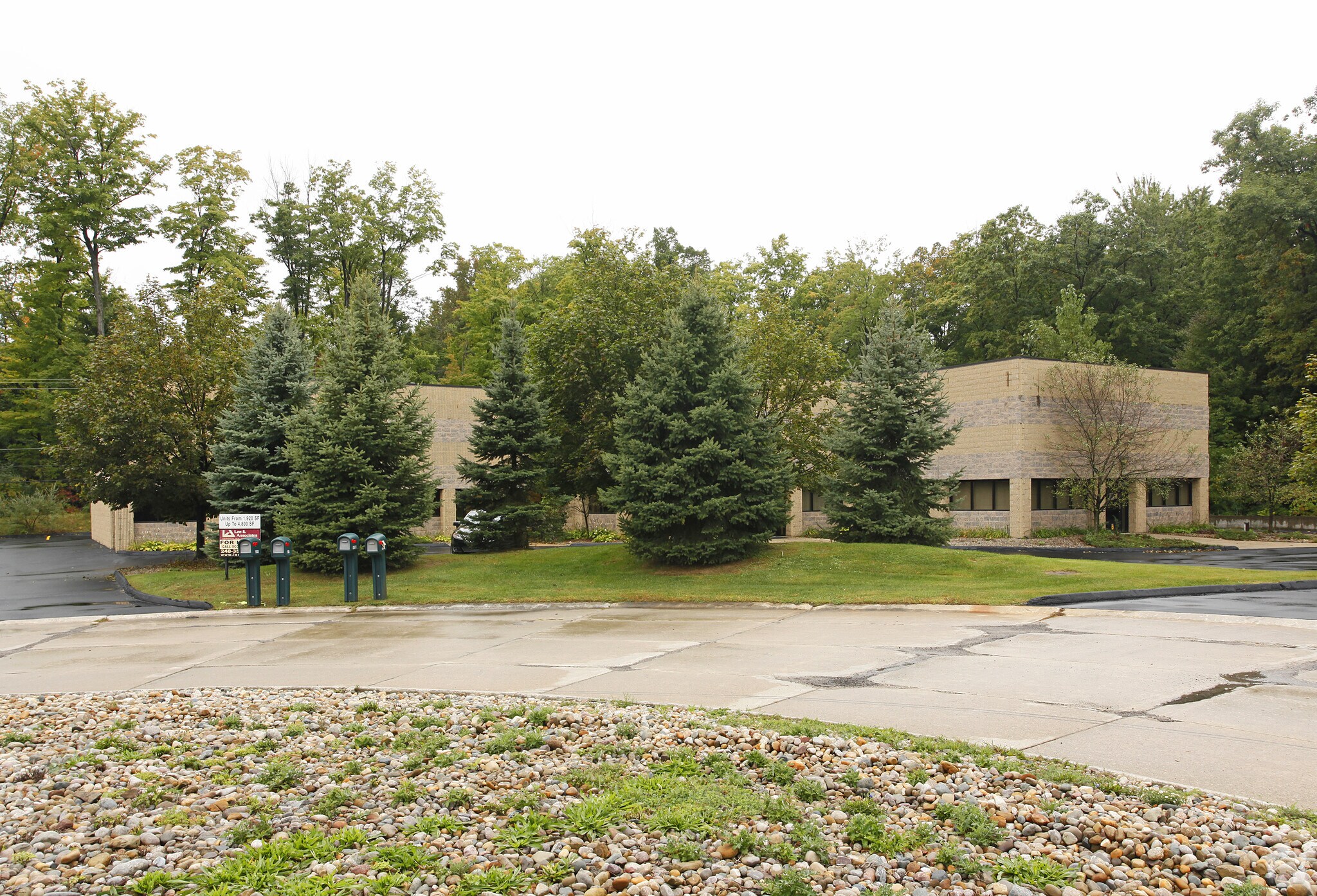 47677-47695 Avante Dr, Wixom, MI à louer Photo principale– Image 1 sur 11