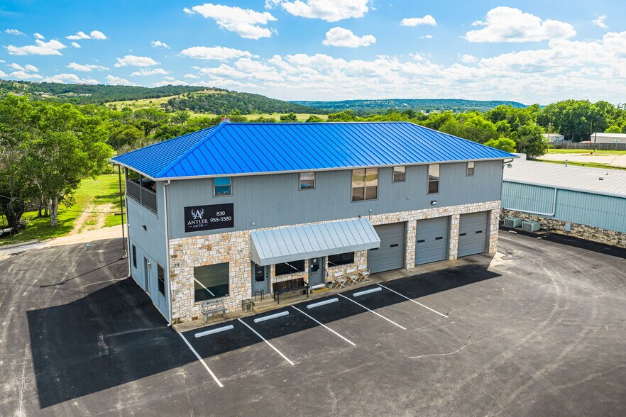 1903 Junction Hwy, Kerrville, TX à vendre - Photo de l’immeuble – Image 2 sur 30