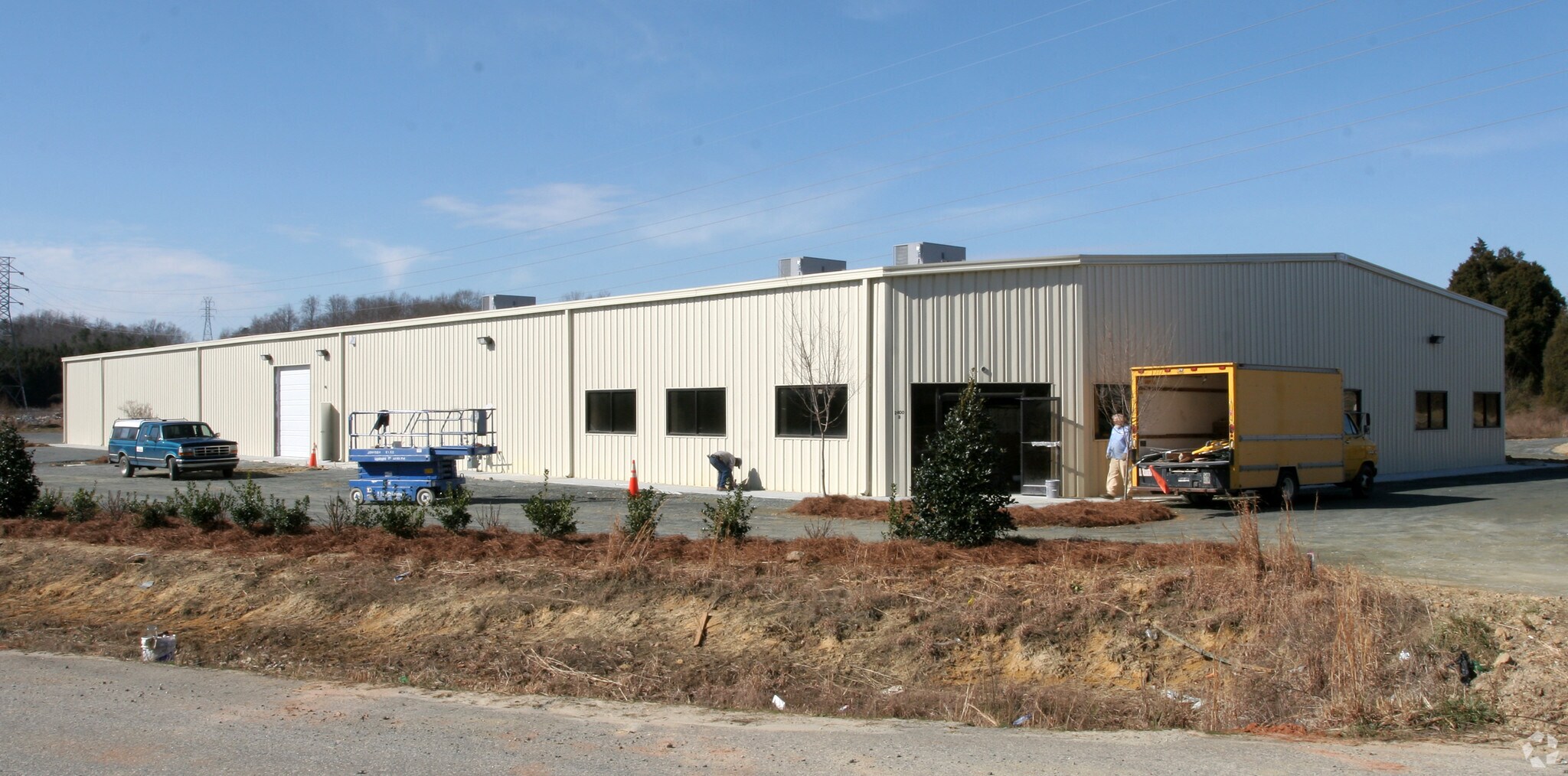 2400 W Clemmonsville Rd, Winston-Salem, NC à louer Photo principale– Image 1 sur 20