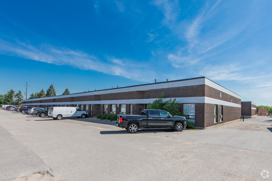 125-149 Dolomite Dr, Toronto, ON à louer - Photo de l’immeuble – Image 2 sur 2