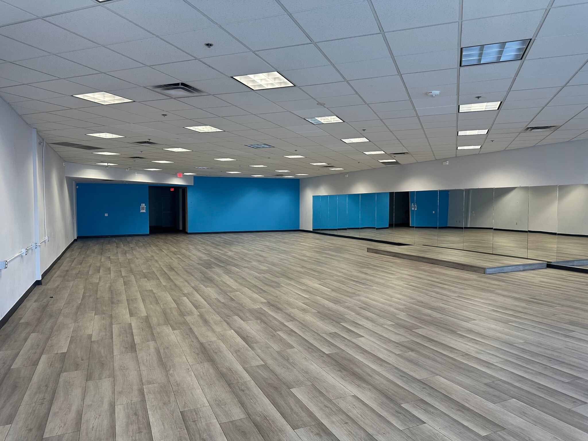 2555 E Tropicana Ave, Las Vegas, NV à louer Photo de l’immeuble– Image 1 sur 6