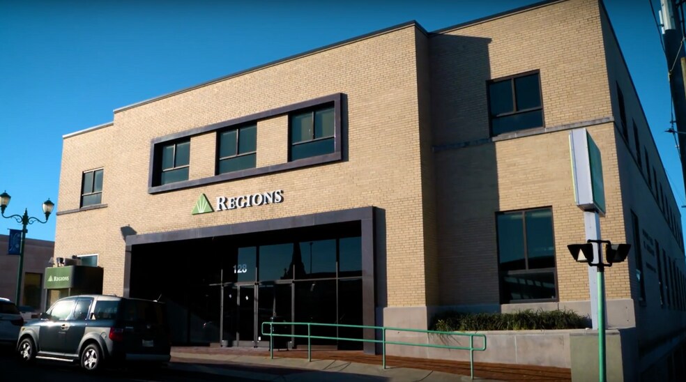 110 Main St, Clarksville, TN à louer - Photo de l’immeuble – Image 2 sur 4