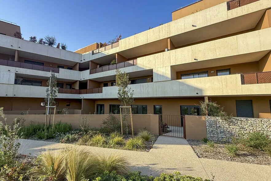 Bureau dans Castries à vendre - Photo de l’immeuble – Image 3 sur 8