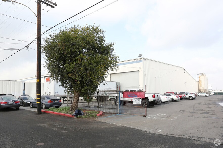 8685 Bowers Ave, South Gate, CA à louer - Photo principale – Image 3 sur 5
