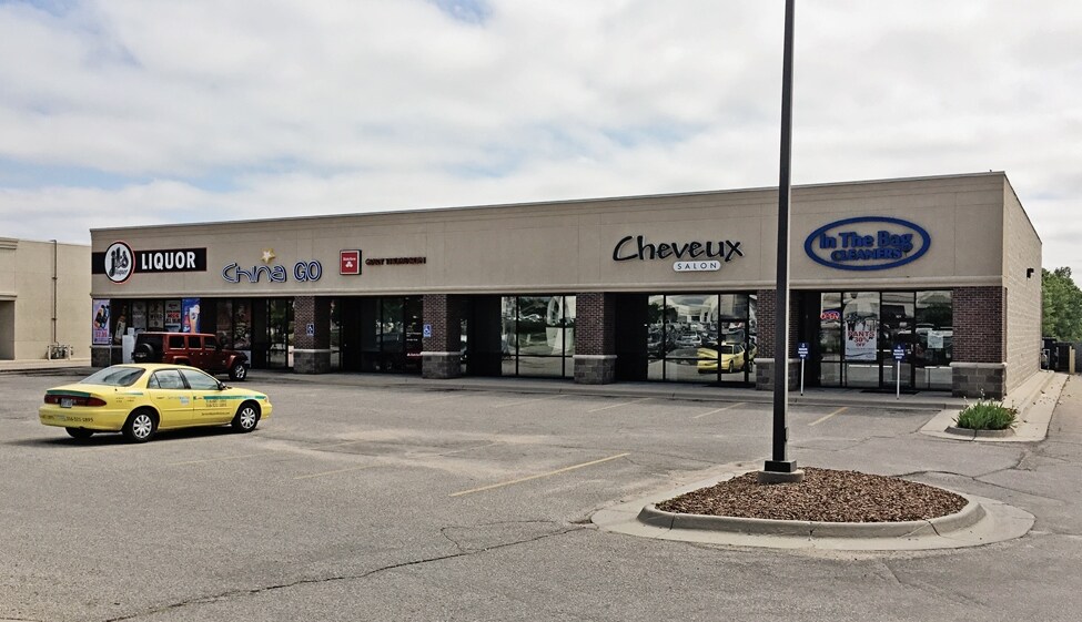 3700-3708 N Woodlawn Blvd, Wichita, KS à louer - Photo de l’immeuble – Image 3 sur 25