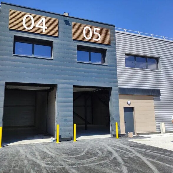 Local d’activités dans Meyreuil à louer - Photo de l’immeuble – Image 2 sur 8