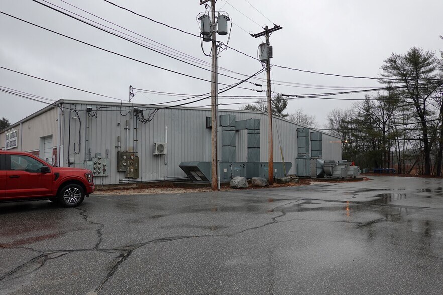 999 Roosevelt Trl, Windham, ME à louer - Photo de l’immeuble – Image 2 sur 5