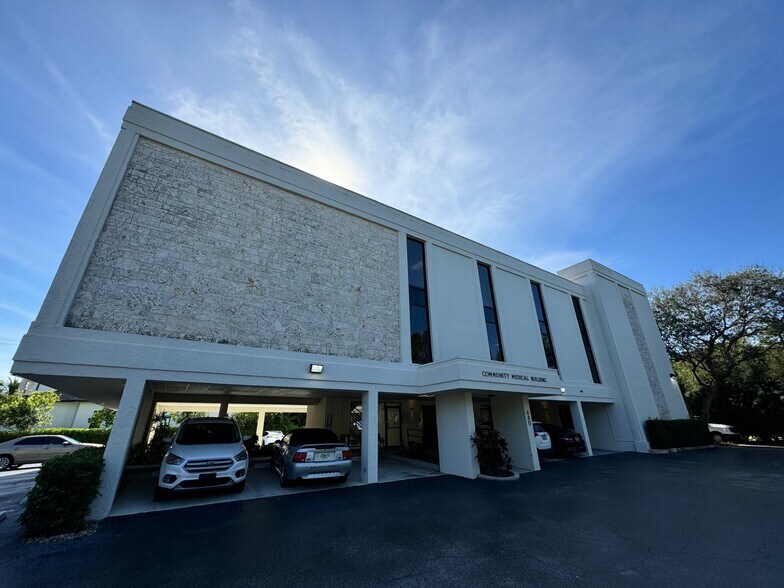 680 2nd Ave N, Naples, FL à vendre - Photo de l’immeuble – Image 2 sur 16
