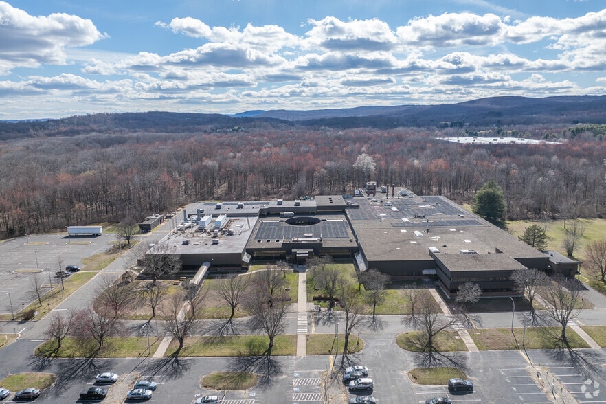 350 Knotter Dr, Cheshire, CT à louer - Aérien – Image 2 sur 5