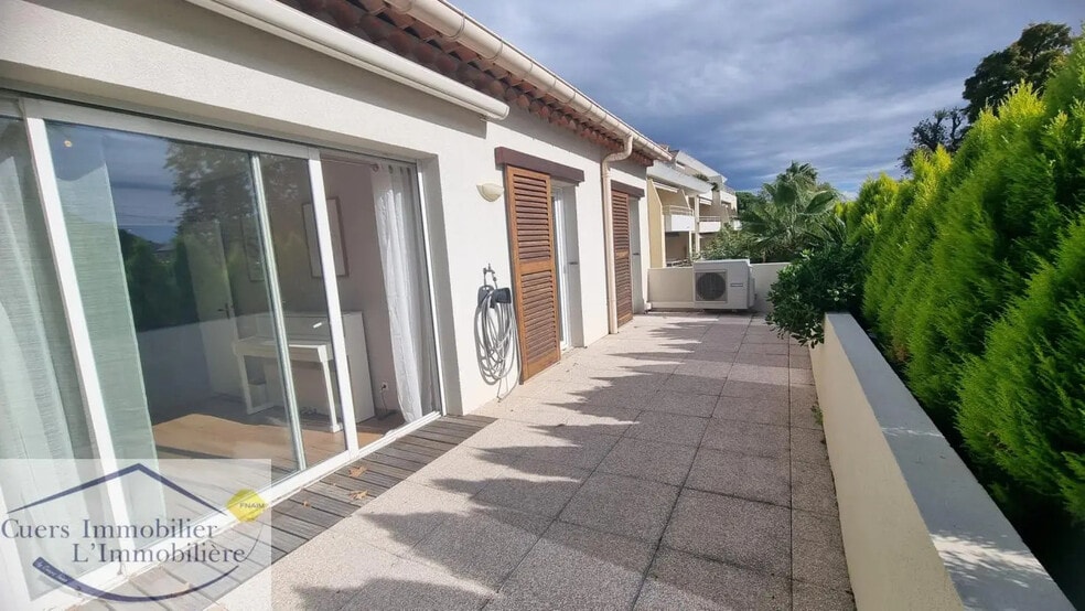 Bureau dans Solliès-Pont à vendre - Photo de l’immeuble – Image 1 sur 8