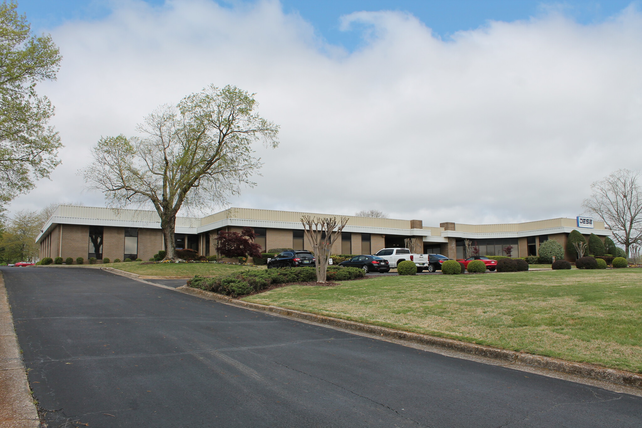 315 Wynn Dr NW, Huntsville, AL à louer Photo principale– Image 1 sur 2