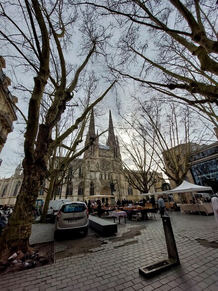 Local commercial dans Bordeaux à louer - Photo de l’immeuble – Image 2 sur 3