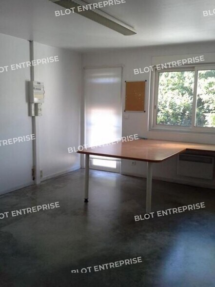 Bureau dans Plescop à louer - Photo intérieure – Image 2 sur 3