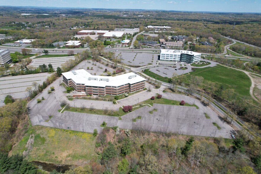 900 W Park Dr, Westborough, MA à louer - Photo de l’immeuble – Image 3 sur 5