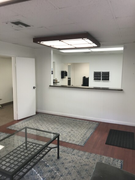 178 S Victoria Ave, Ventura, CA à louer - Photo intérieure – Image 3 sur 26