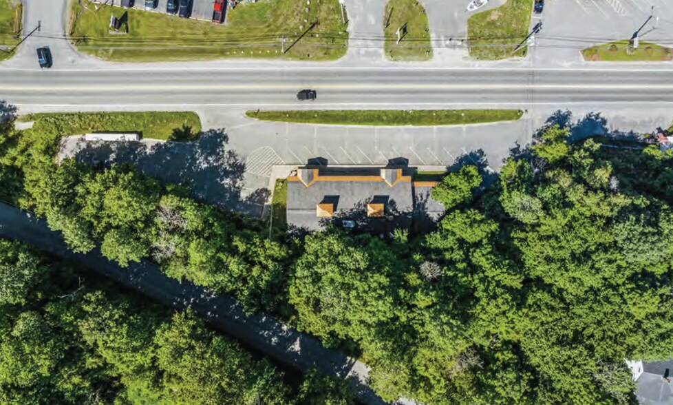 626 Broad St, Lyndonville, VT à vendre - Photo de l’immeuble – Image 3 sur 6