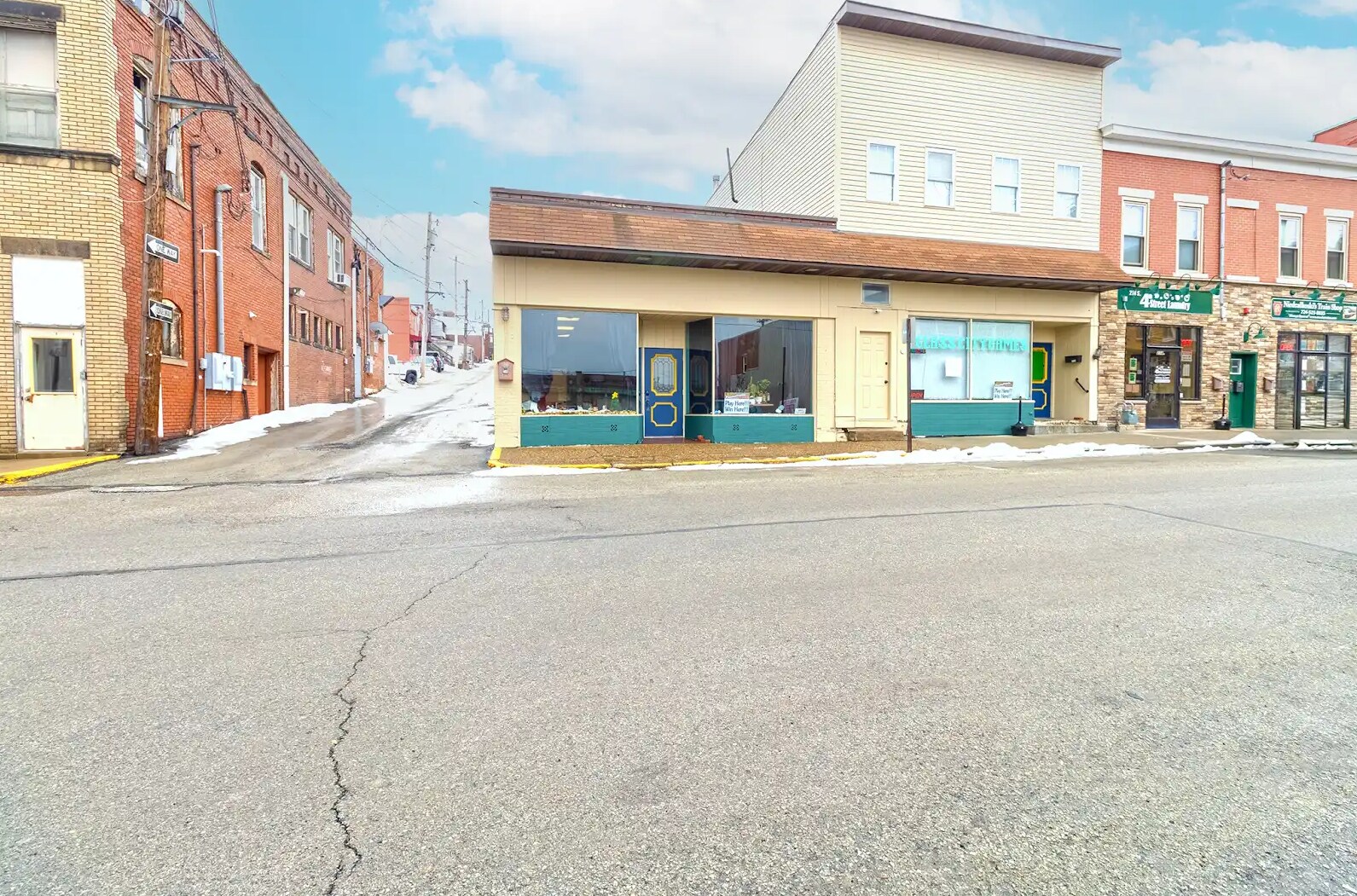 212 S 4th St, Jeannette, PA à louer Photo principale– Image 1 sur 16