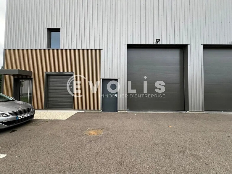 45 Rue Ampère, Chassieu à louer - Photo de l’immeuble – Image 2 sur 13