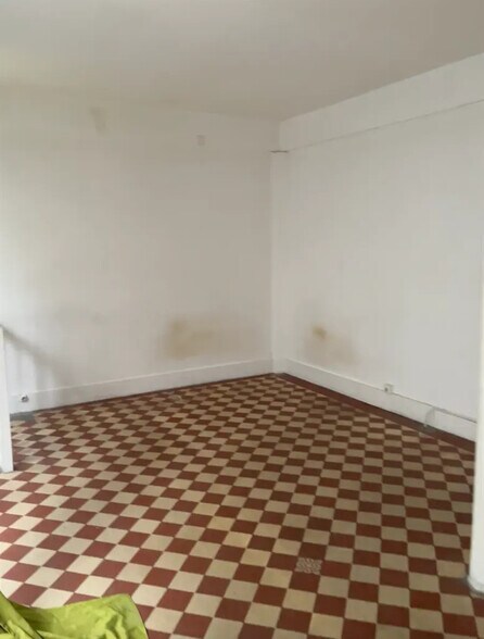 Local commercial dans Paris à louer - Photo de l’immeuble – Image 2 sur 8