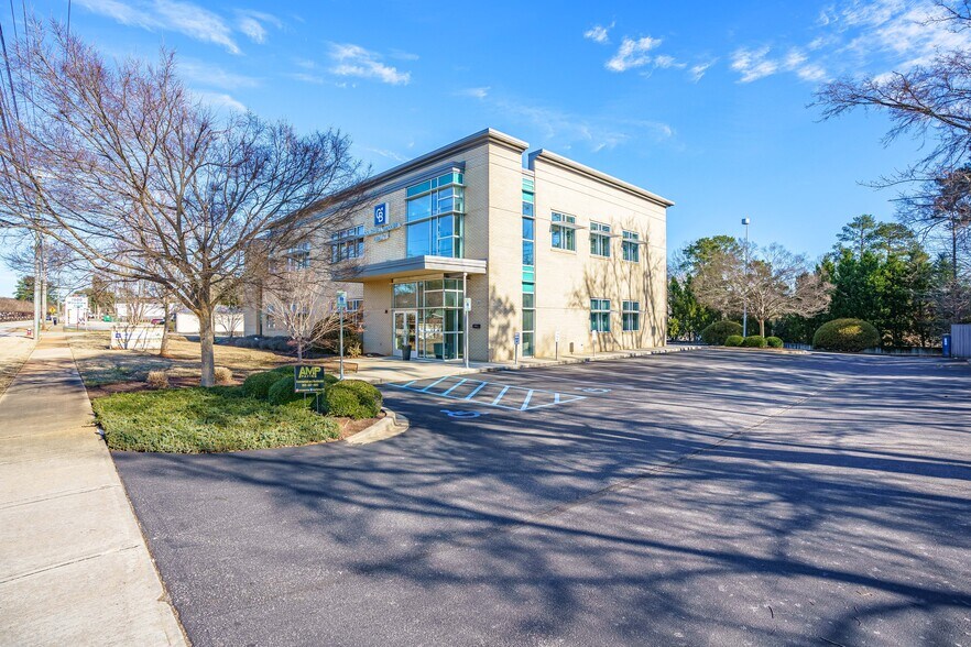 7464 Woodrow St, Irmo, SC à vendre - Photo principale – Image 1 sur 4