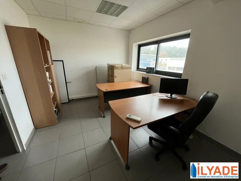 Bureau dans Gardanne à louer - Photo de l’immeuble – Image 3 sur 5