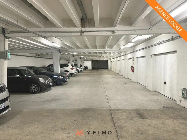 Local d'activités dans Mantes-la-Jolie à vendre - Photo de l’immeuble – Image 1 sur 1