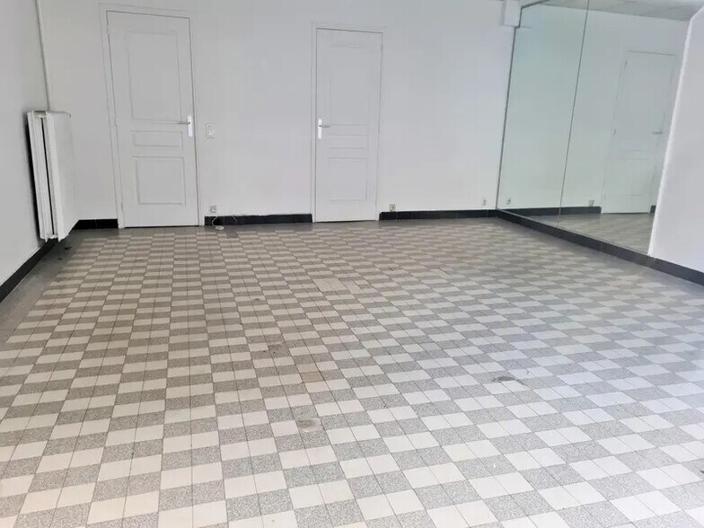 Local commercial dans Nice à louer - Photo de l’immeuble – Image 2 sur 2