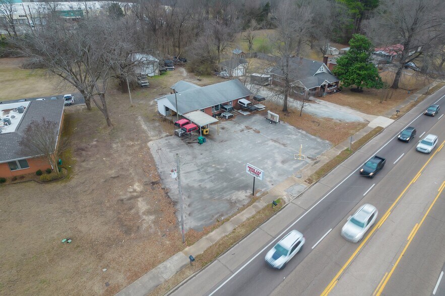 1871 S Highland Ave, Jackson, TN à louer - Photo de l’immeuble – Image 2 sur 12