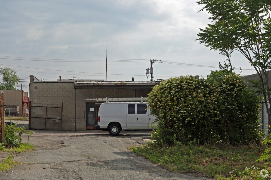 1504 Brook Rd, Richmond, VA à vendre - Photo de l’immeuble – Image 2 sur 3