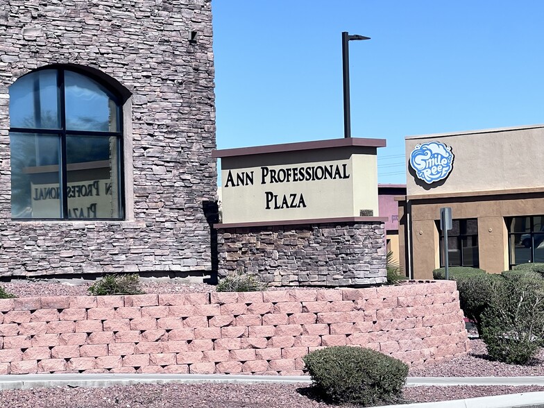 3890 W Ann Rd, North Las Vegas, NV à vendre - Photo de l’immeuble – Image 2 sur 18
