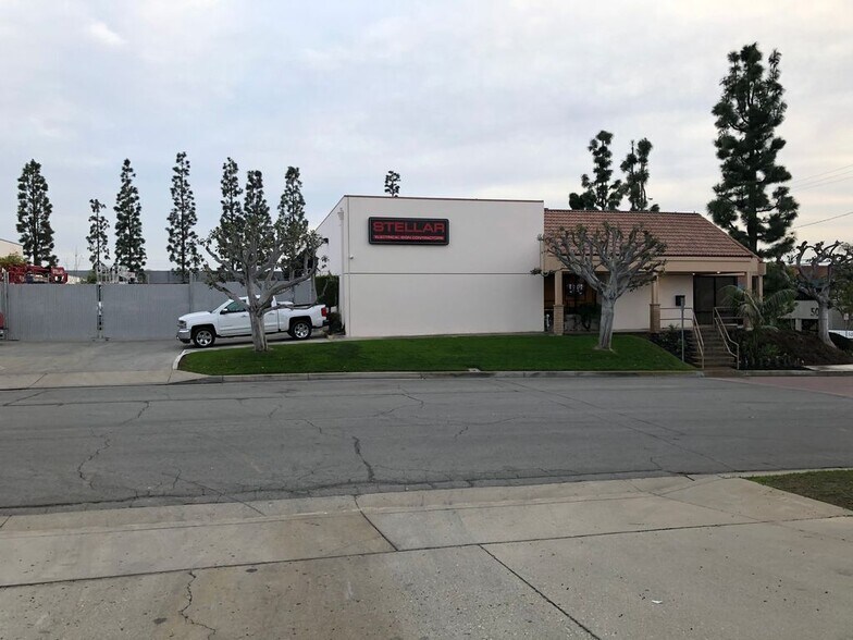 400 Commercial Way, La Habra, CA à vendre - Photo de l’immeuble – Image 1 sur 10
