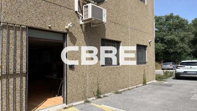 Plus de détails pour Local d'activités à louer