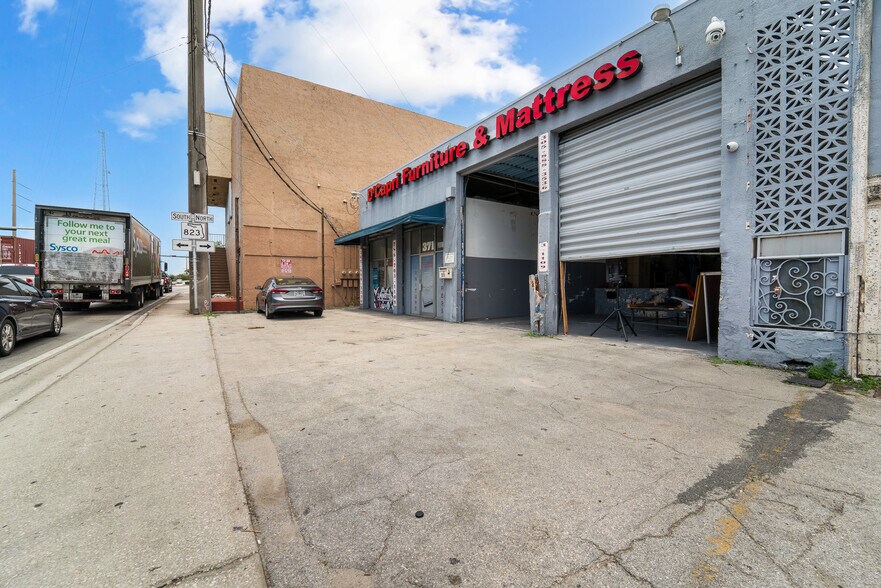 355 W 21st St, Hialeah, FL à vendre - Photo de l’immeuble – Image 3 sur 10