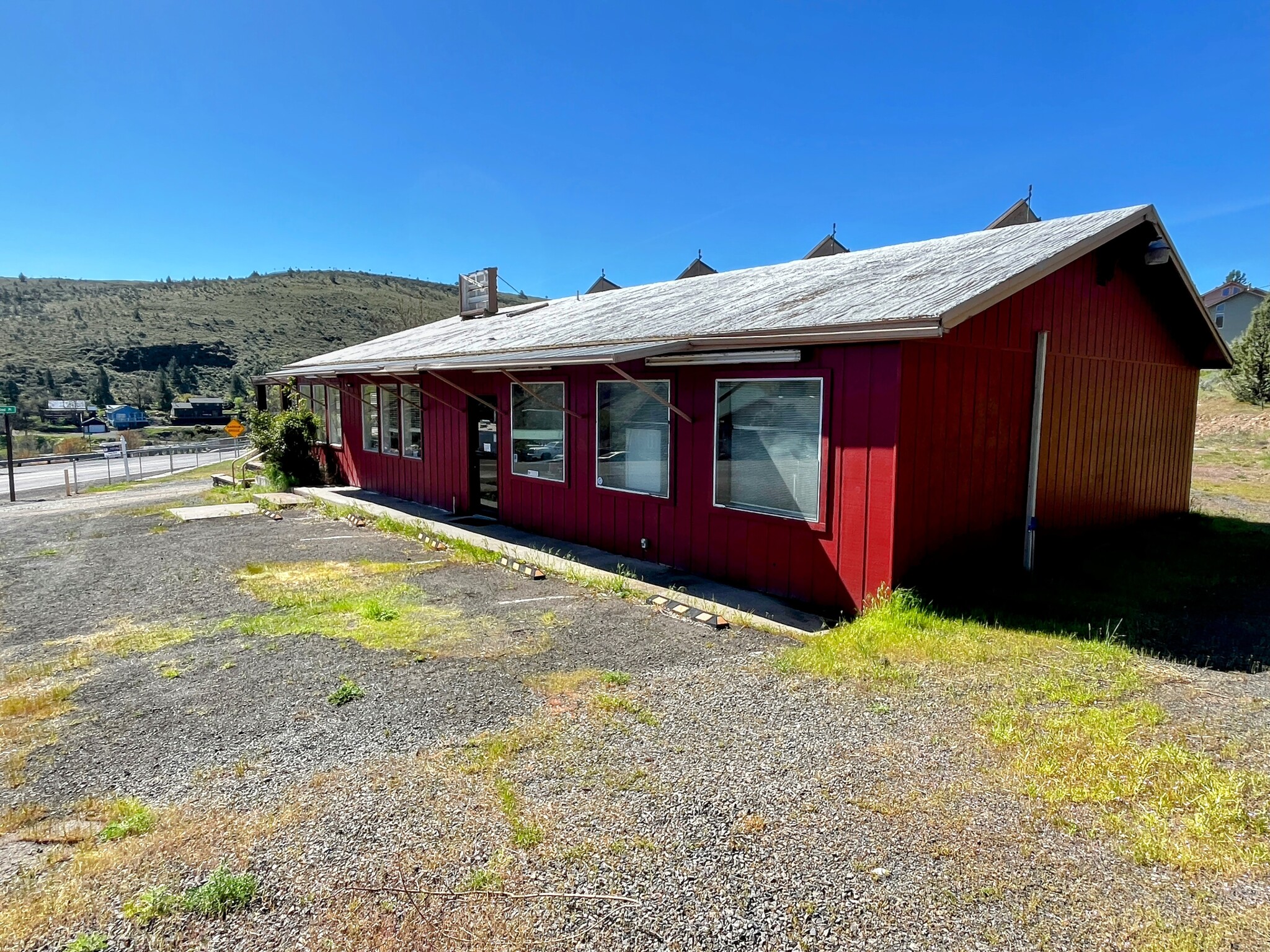 99 3rd St, Maupin, OR à vendre Photo de l’immeuble– Image 1 sur 35