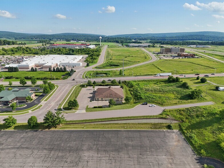 1670 South Blvd, Baraboo, WI à louer - Aérien – Image 3 sur 5