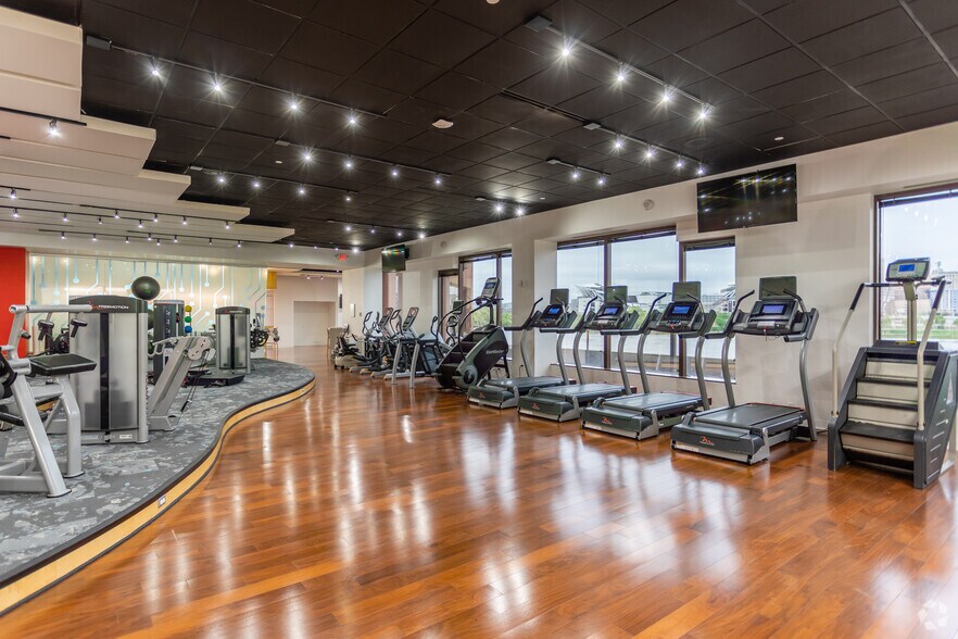 50 E Rivercenter Blvd, Covington, KY à louer - Photo intérieure – Image 3 sur 18