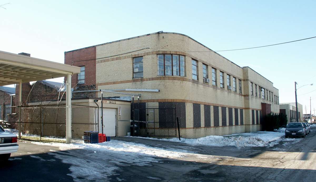18222 Lanken Ave, Cleveland, OH à louer Photo principale– Image 1 sur 23