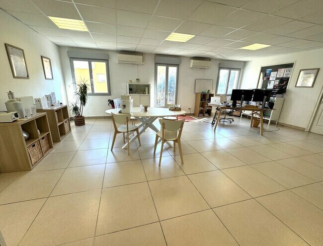 Plus de détails pour Bureau à louer
