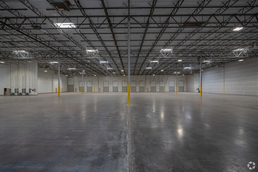 8601 W Jefferson St, Tolleson, AZ à louer - Photo de l’immeuble – Image 2 sur 17