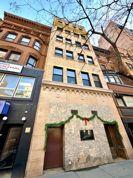 236 W 72nd St, New York, NY à vendre - Photo de l’immeuble – Image 2 sur 14