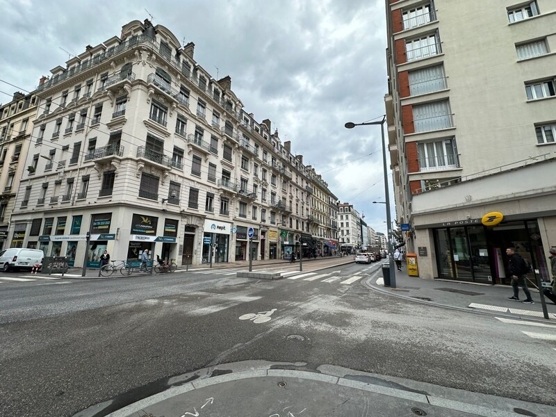 Local commercial dans Lyon 6eme Arrondissement à louer Photo de l’immeuble– Image 1 sur 10