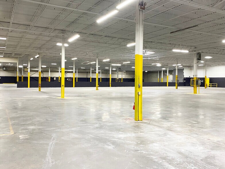 1 Bouchard St, Manchester, NH à louer - Photo intérieure – Image 3 sur 7