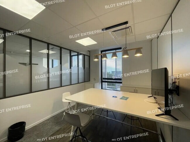 Plus de détails pour Bureau à louer