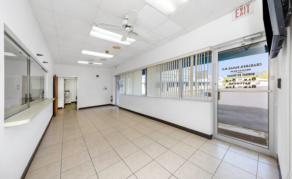 655 N Indiana Ave, Englewood, FL à vendre - Photo de l’immeuble – Image 3 sur 118