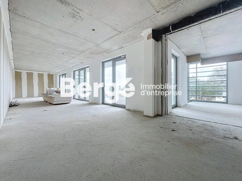 Bureau dans SOPHIA ANTIPOLIS à louer - Photo de l’immeuble – Image 2 sur 7