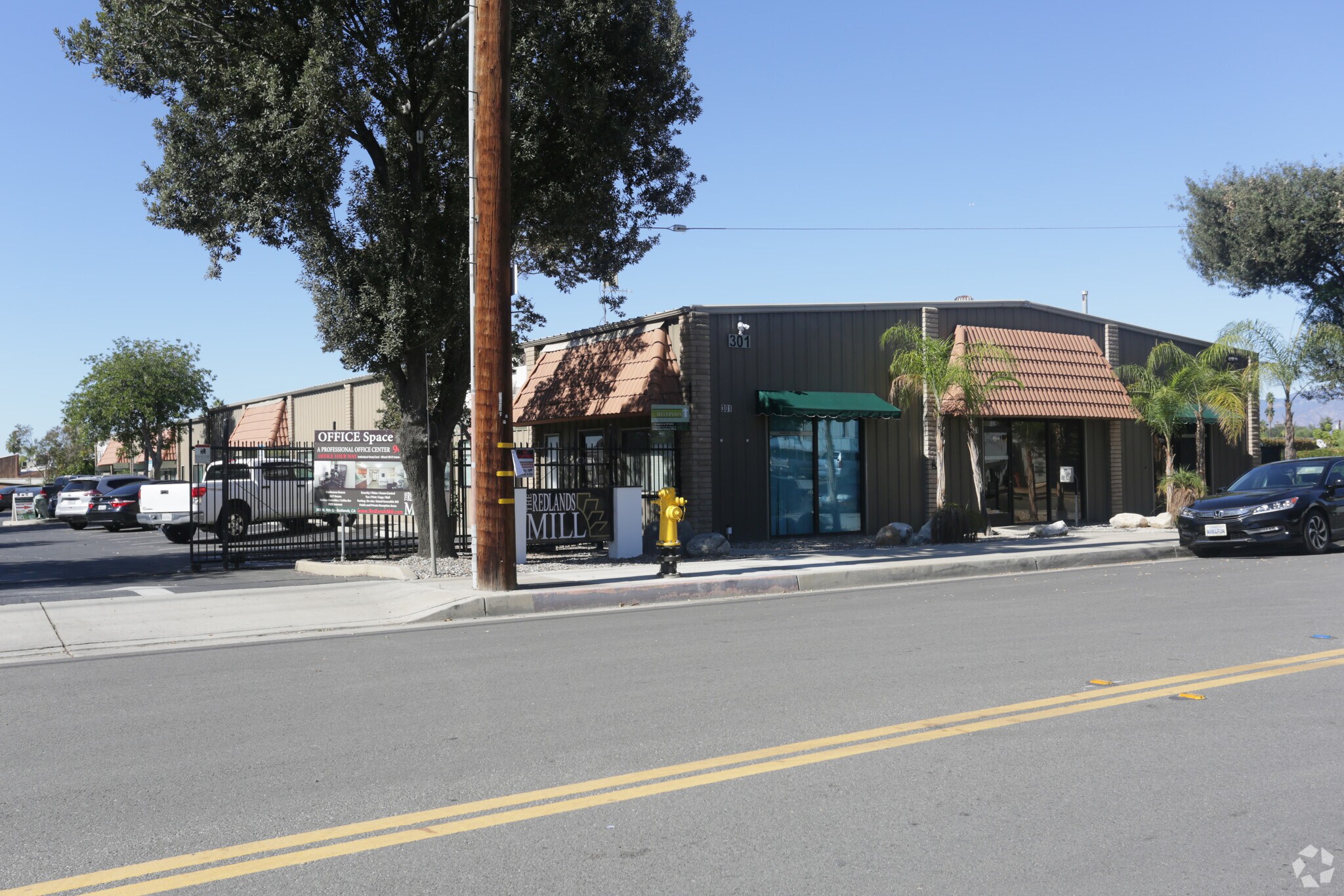 301 N 9th St, Redlands, CA à louer Photo principale– Image 1 sur 6