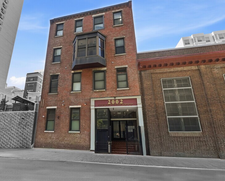 2002 Ludlow St, Philadelphia, PA à louer - Photo de l’immeuble – Image 1 sur 24