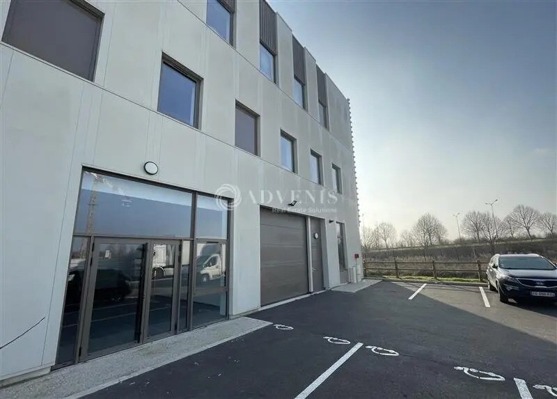 Local d'activités dans Tremblay-en-France à vendre - Photo de l’immeuble – Image 1 sur 10